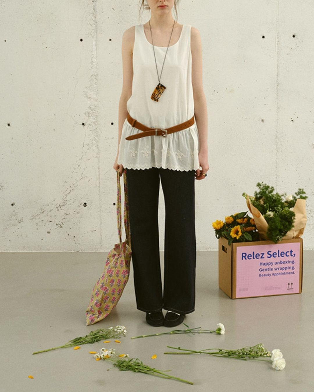 Small Flower Ruffle Sleeveless Shirt　SS001