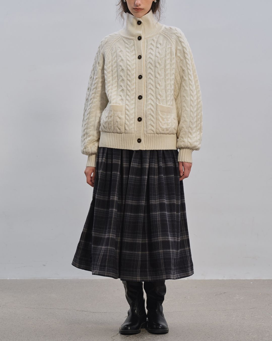 High-neck Cable Knit Cardigan　KN031