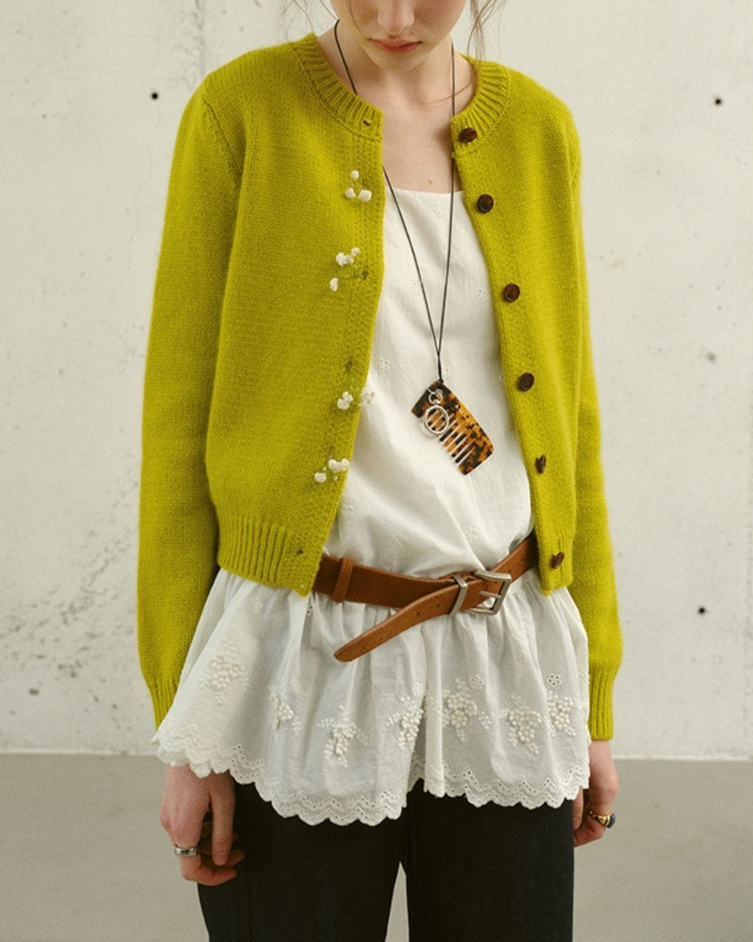 Small Flower Ruffle Sleeveless Shirt　SS001