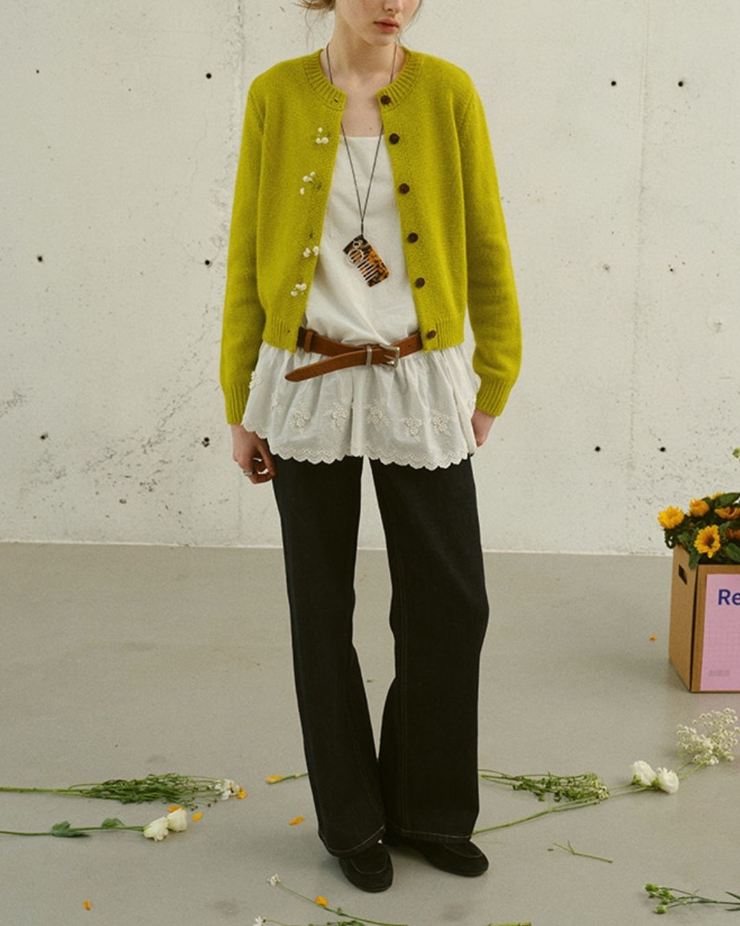 Small Flower Ruffle Sleeveless Shirt　SS001