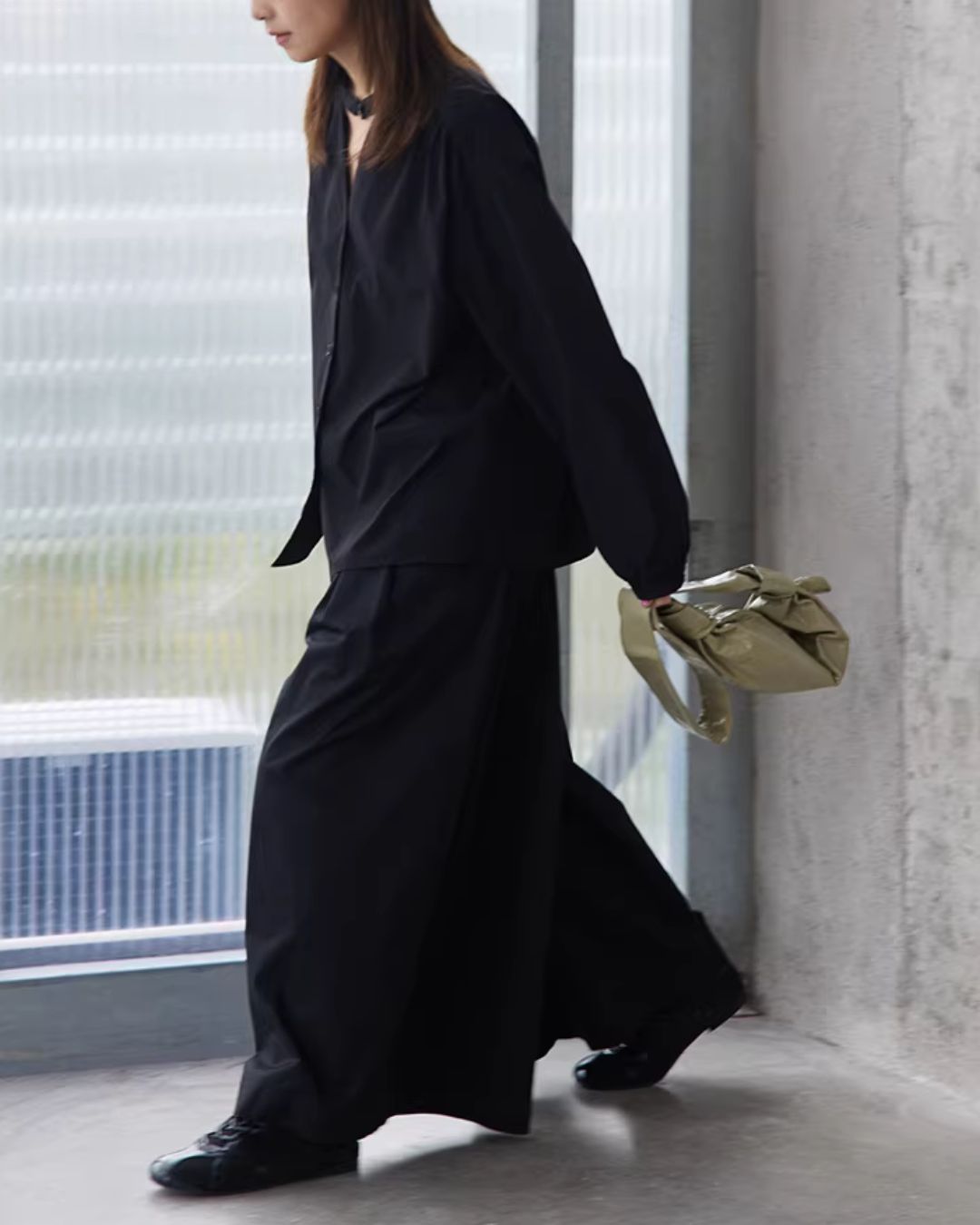 Cutout V-neck Shirt　LS066