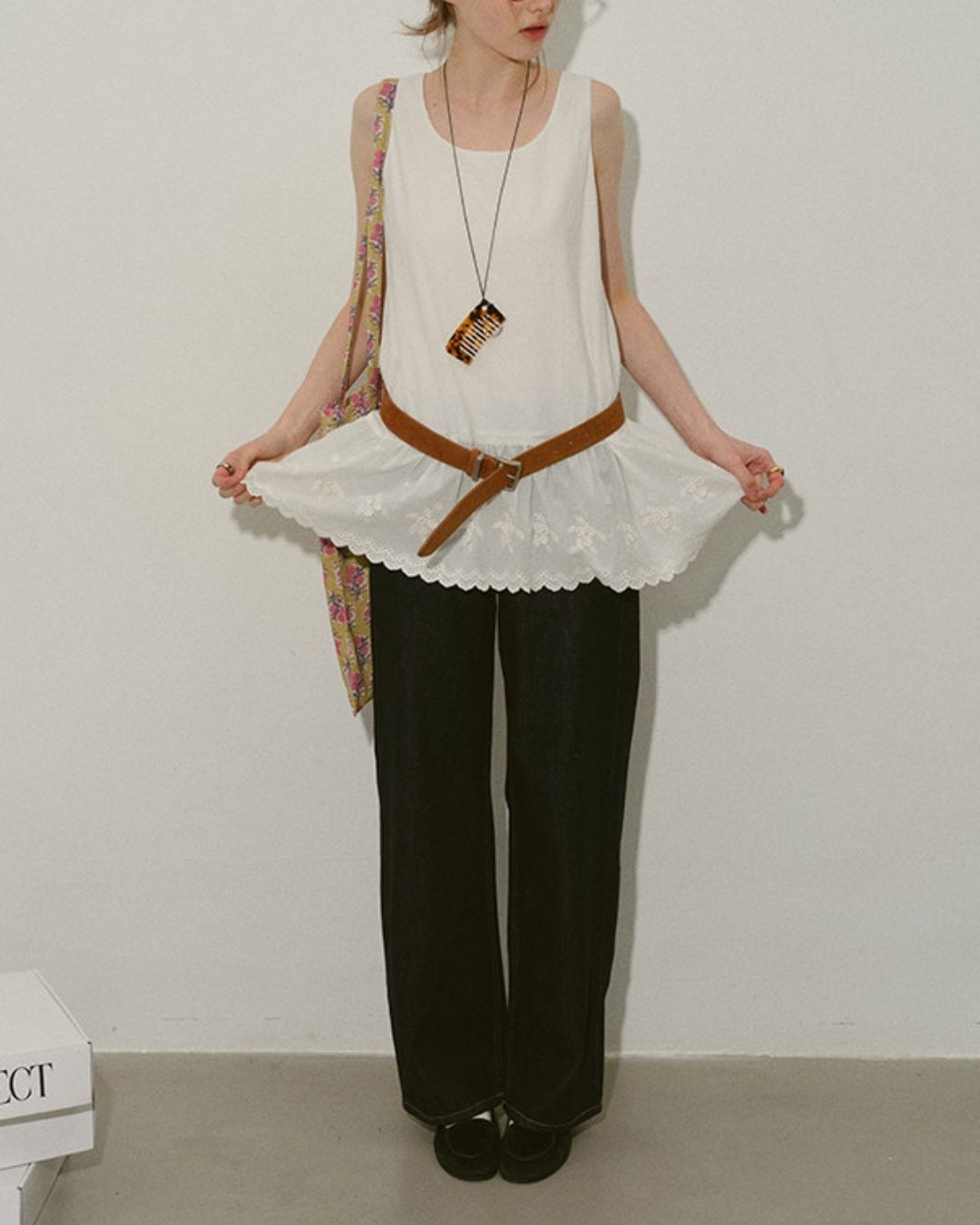 Small Flower Ruffle Sleeveless Shirt　SS001