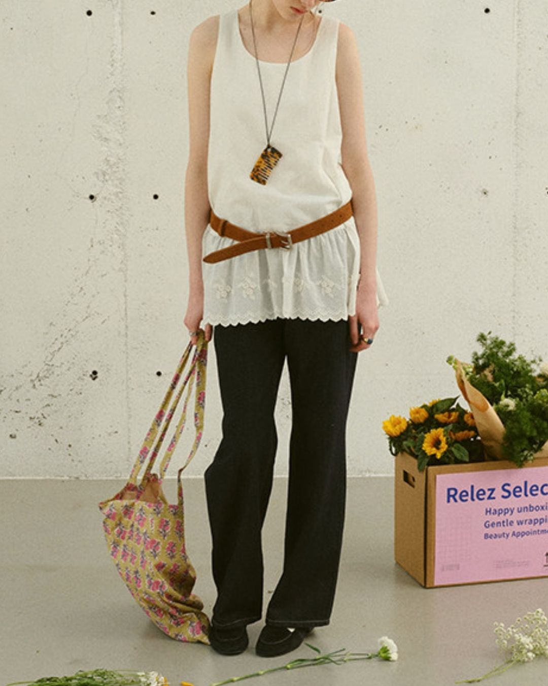 Small Flower Ruffle Sleeveless Shirt　SS001