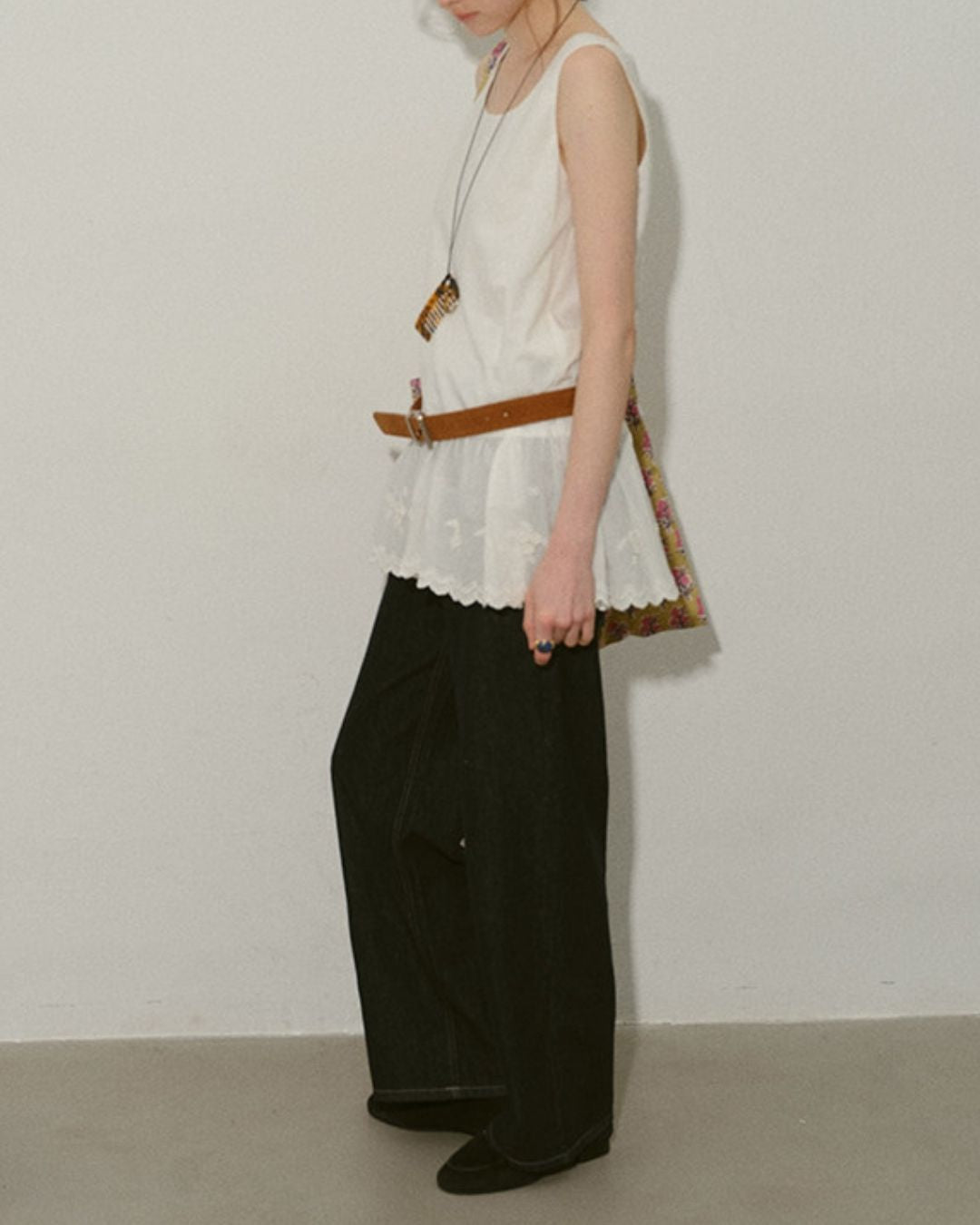 Small Flower Ruffle Sleeveless Shirt　SS001