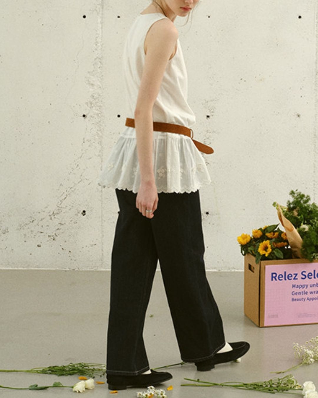 Small Flower Ruffle Sleeveless Shirt　SS001