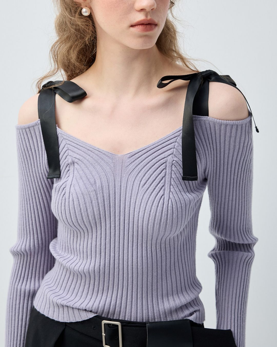 V-neck Off-the-shoulder Shoulder Strap Ribbon Knit　KN103