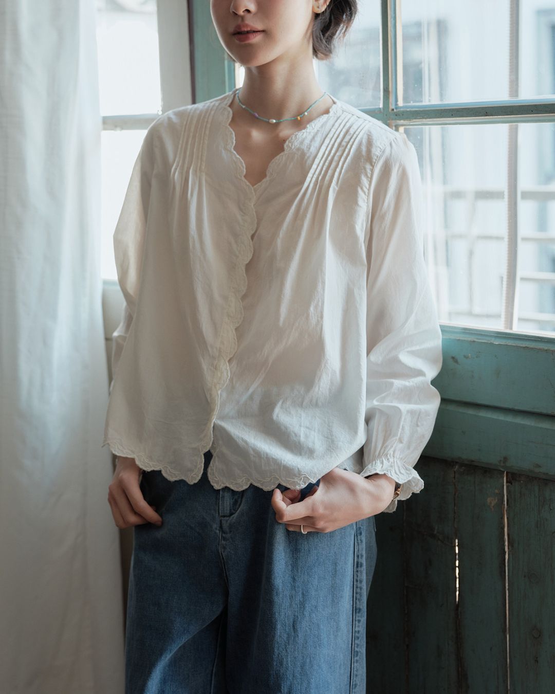 Lace Embroidered Frill V-neck Shirt　LS044