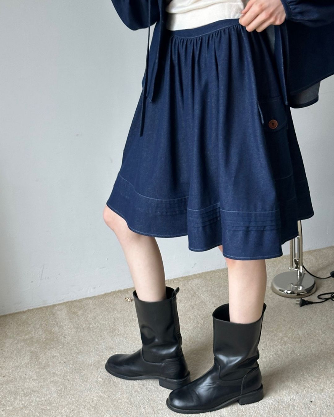 A-line Pleated Shirt ＆ Knee-length Skirt　LS011