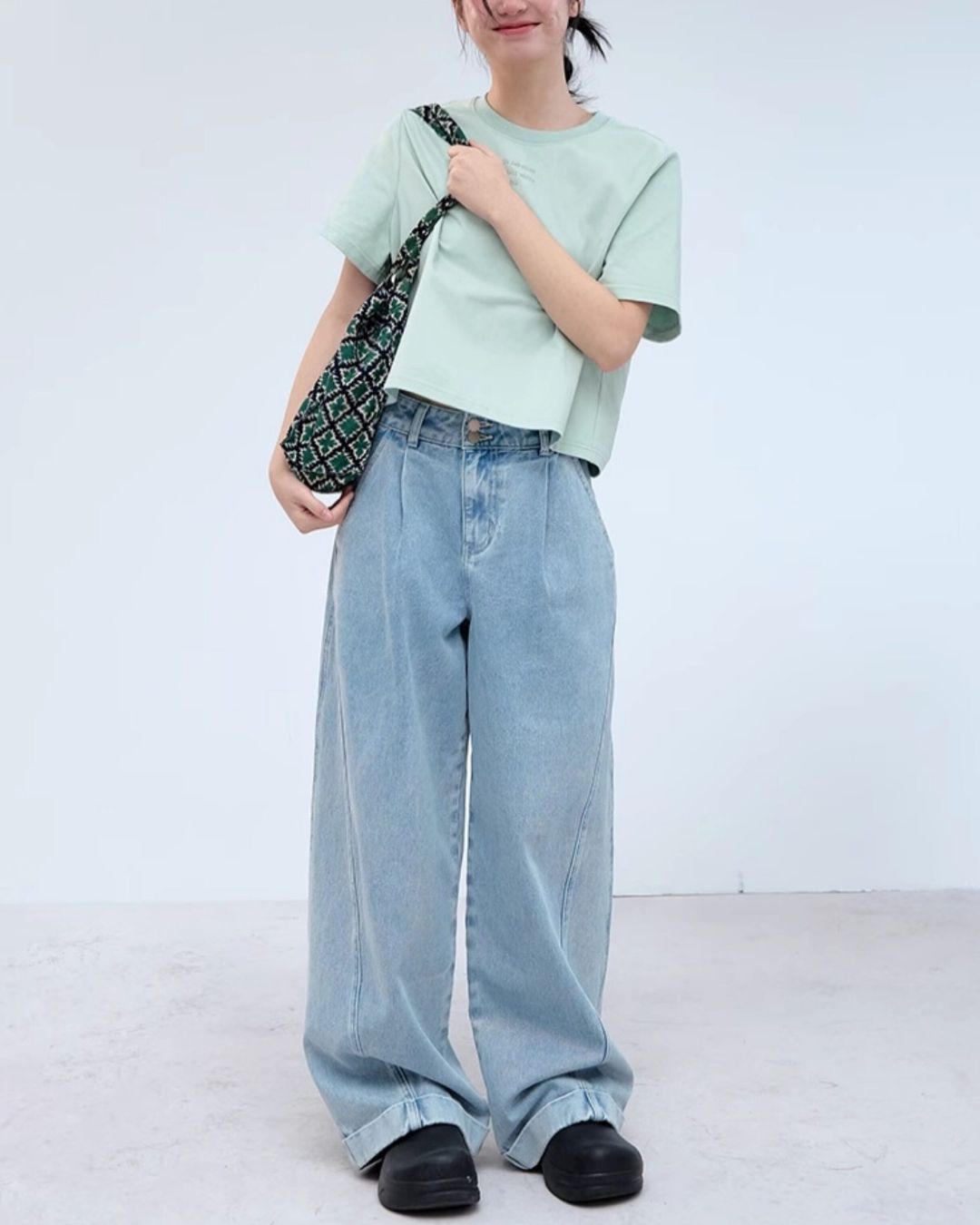 Text Embroidered Cotton Cropped T-shirt　ST002