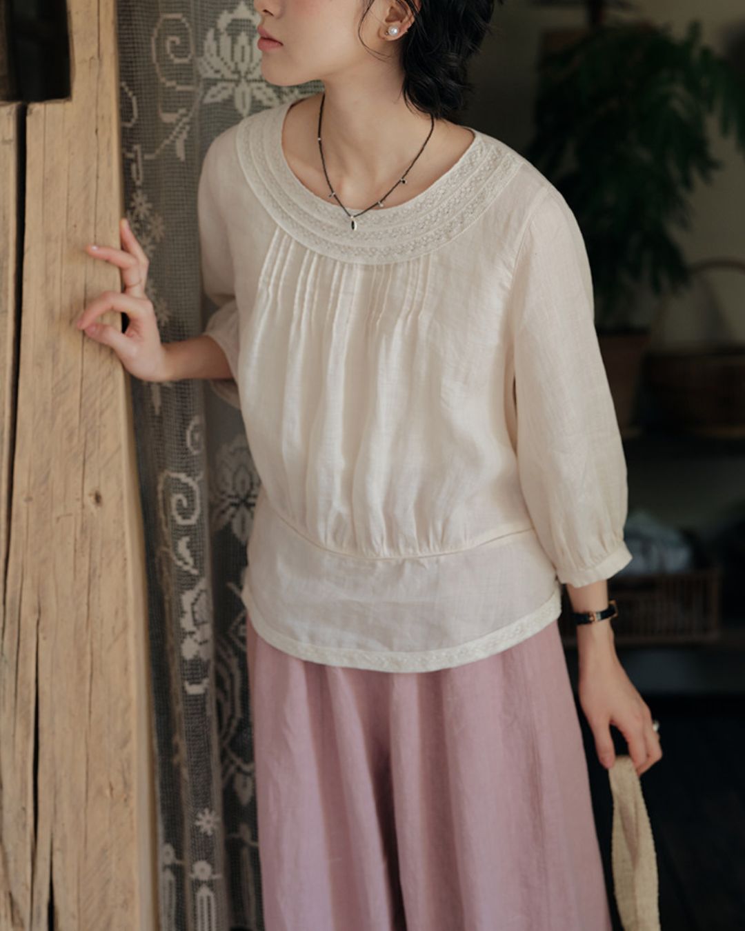 Back Button Lace Round Neck Shirt　LS045