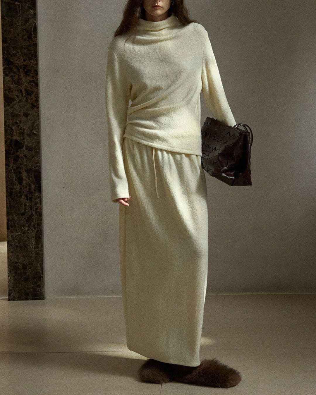 Asymmetrical Hem High Neck Knit　KN107