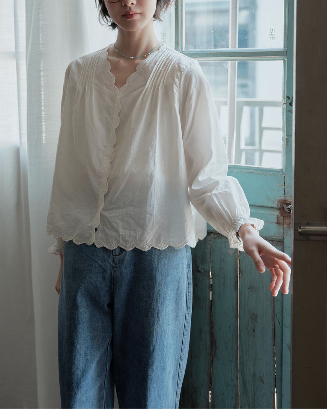 Lace Embroidered Frill V-neck Shirt　LS044