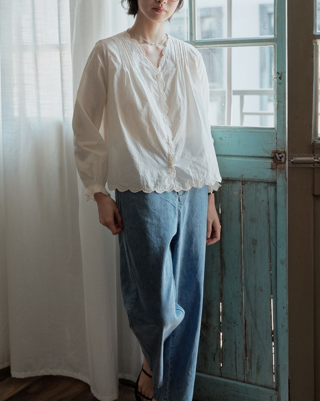 Lace Embroidered Frill V-neck Shirt　LS044