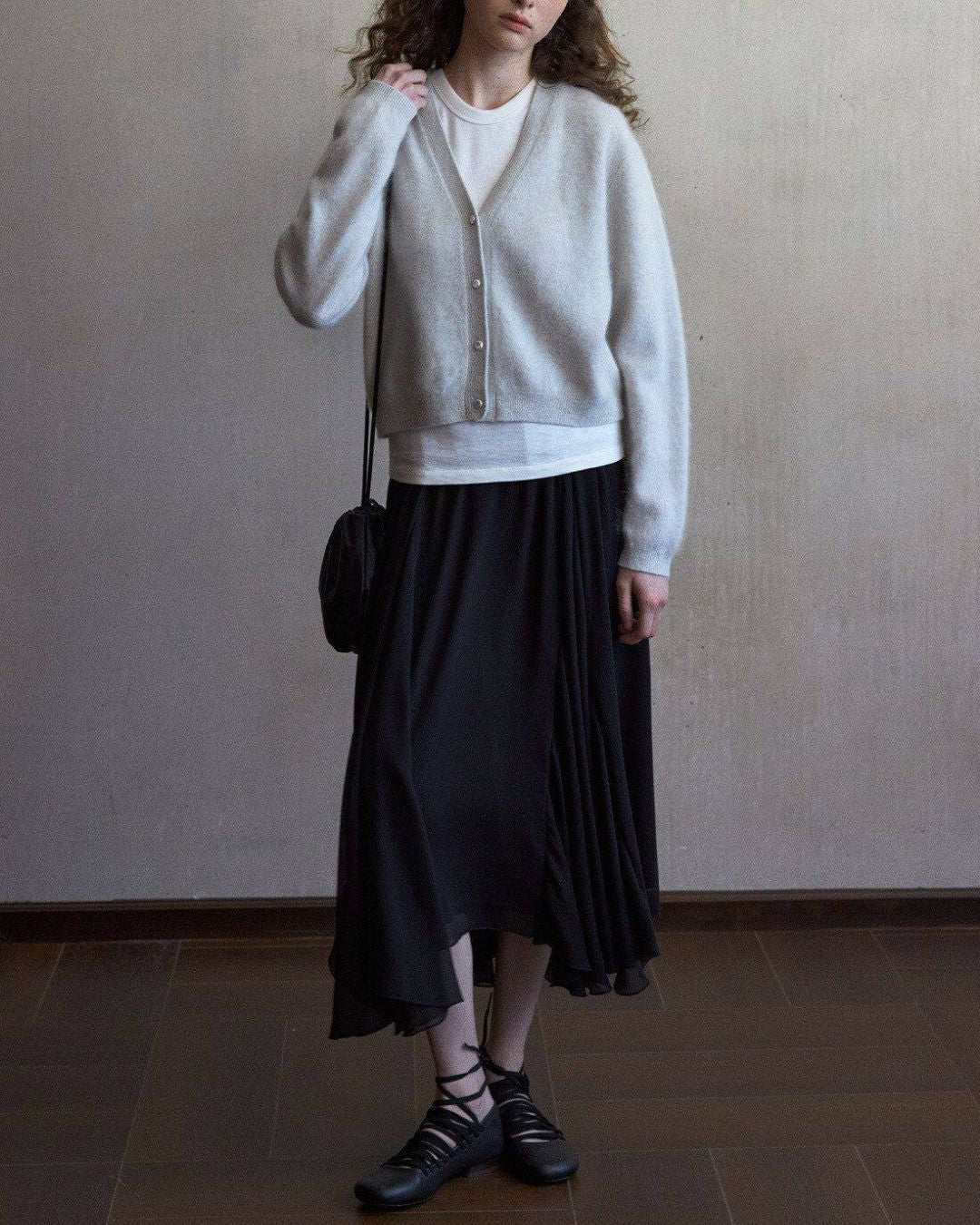 V-neck Brushed Short Knit Cardigan　KN112