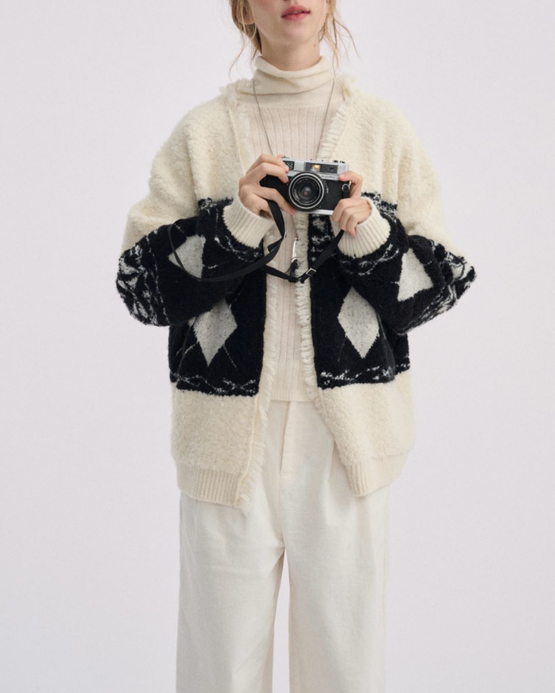 V-neck Geometric Raw Edge Knit Cardigan　KN076