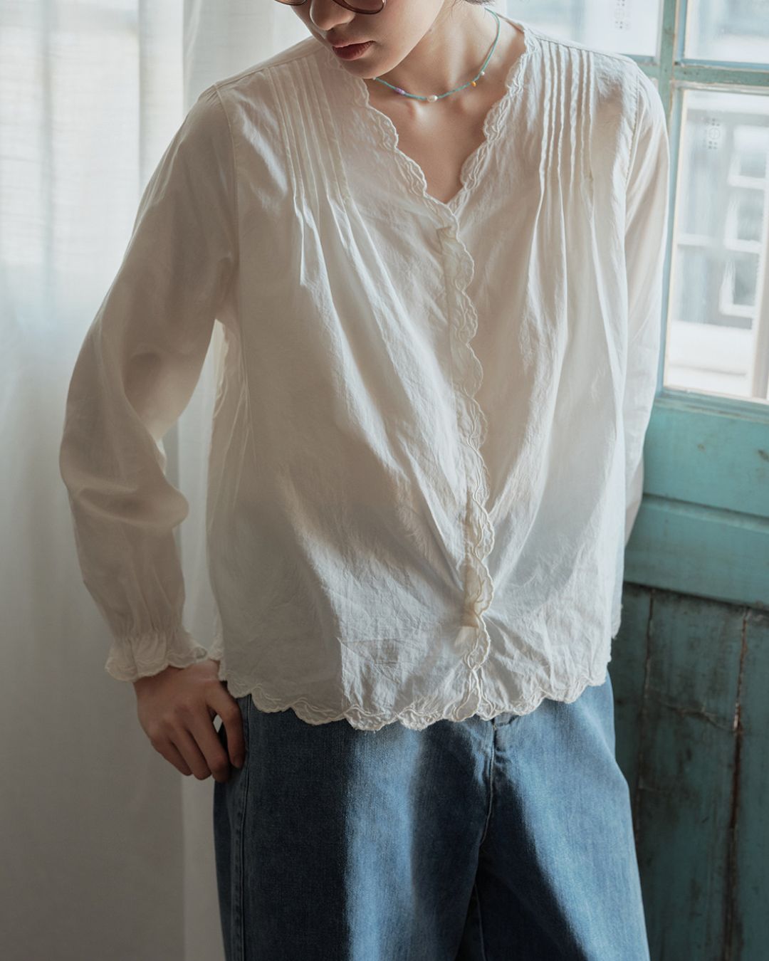 Lace Embroidered Frill V-neck Shirt　LS044