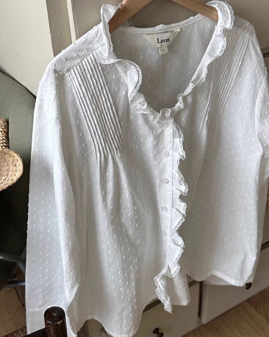 Frilled V-neck Lace Embroidered Shirt　LS067