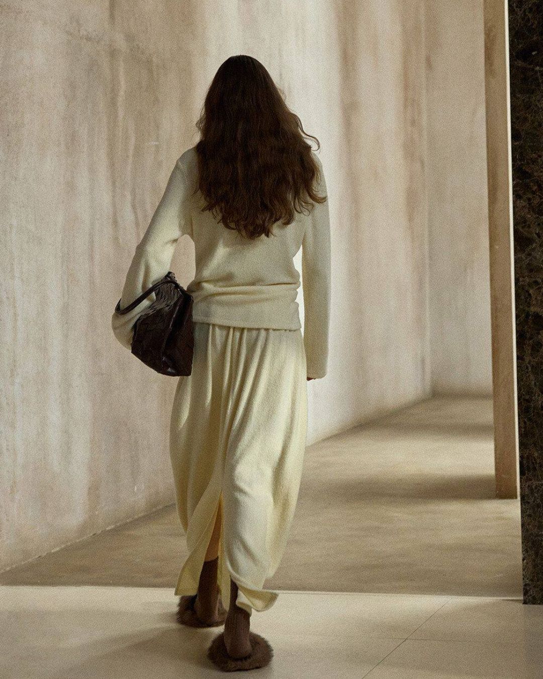 Asymmetrical Hem High Neck Knit　KN107